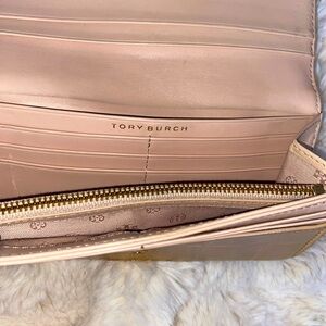 TORY BURCH WALLET read description